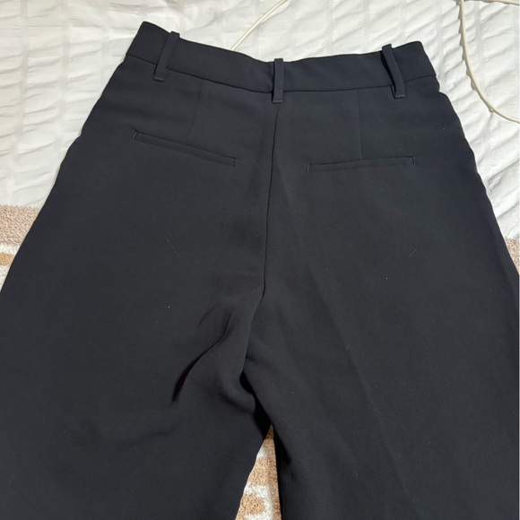 Aritzia The Effortless Pant Cropped - Crepette Black - Picture 4 of 5